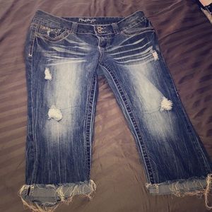 Curvy fit ripped cropped jeans